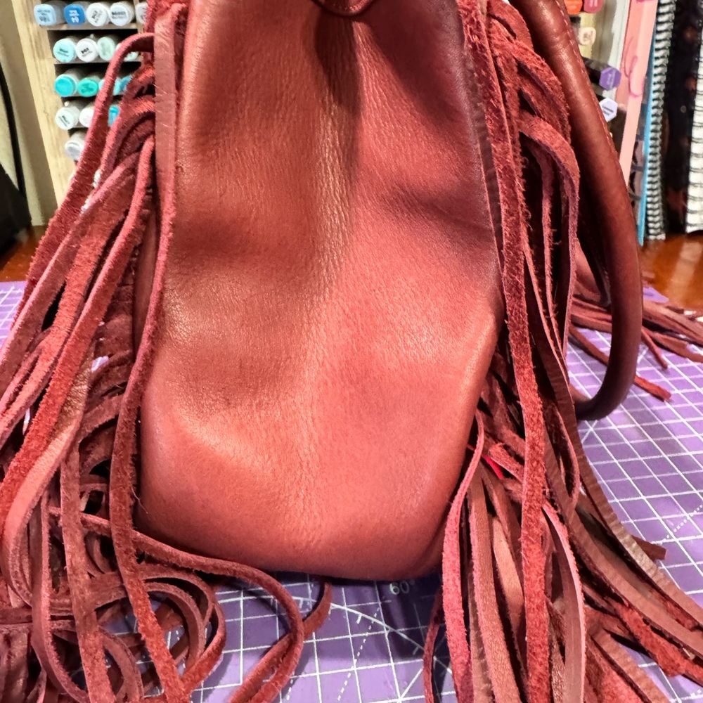DC Bags of Guatamala fringed caryall - Picture 6 of 11